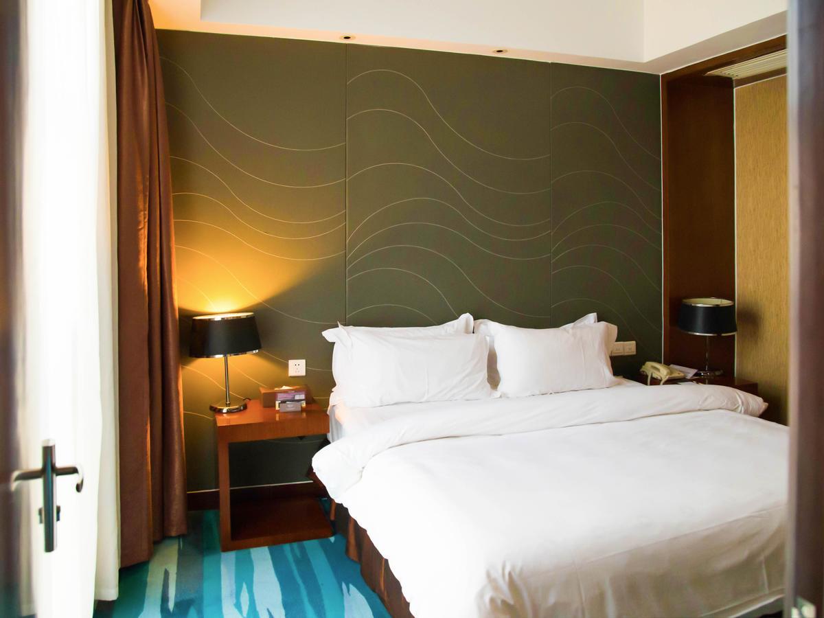 Hotel Metropolo, Zhenjiang, Railway Station Wanda Plaza Zhenjiang  Exterior foto